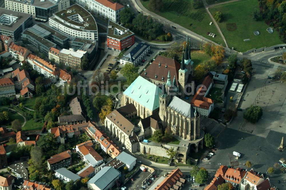 Luftaufnahme Erfurt - Stadtansicht über die St. Severikirche und den Erfurter Dom in der Landeshauptstadt von Thüringen