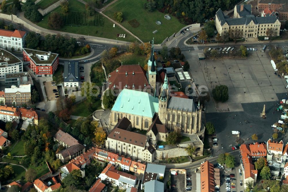 Erfurt von oben - Stadtansicht über die St. Severikirche und den Erfurter Dom in der Landeshauptstadt von Thüringen