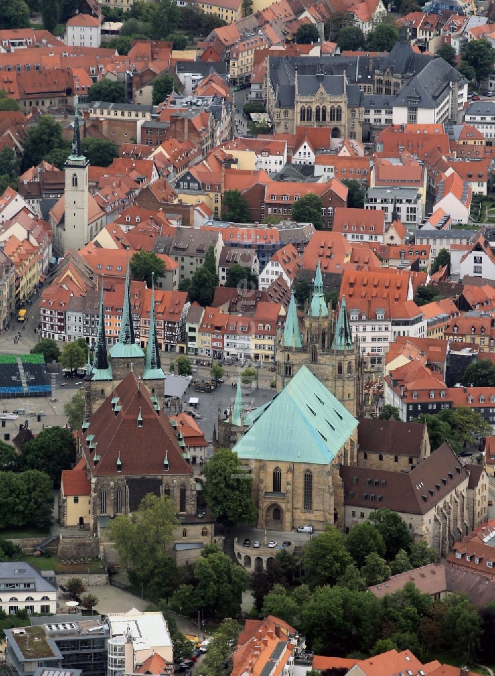 Luftbild Erfurt - Stadtansicht über die St. Severikirche und den Erfurter Dom in der Landeshauptstadt von Thüringen