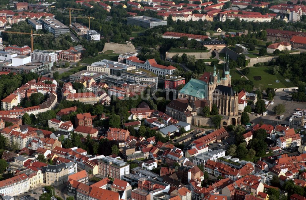 Erfurt aus der Vogelperspektive: Stadtansicht über die St. Severikirche und den Erfurter Dom in der Landeshauptstadt von Thüringen