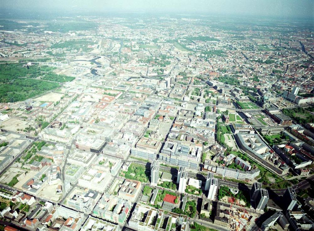 Luftbild Berlin - Stadtansicht Berlin - Mitte im Bereich der Leipziger Straße / Friedrichstraße.