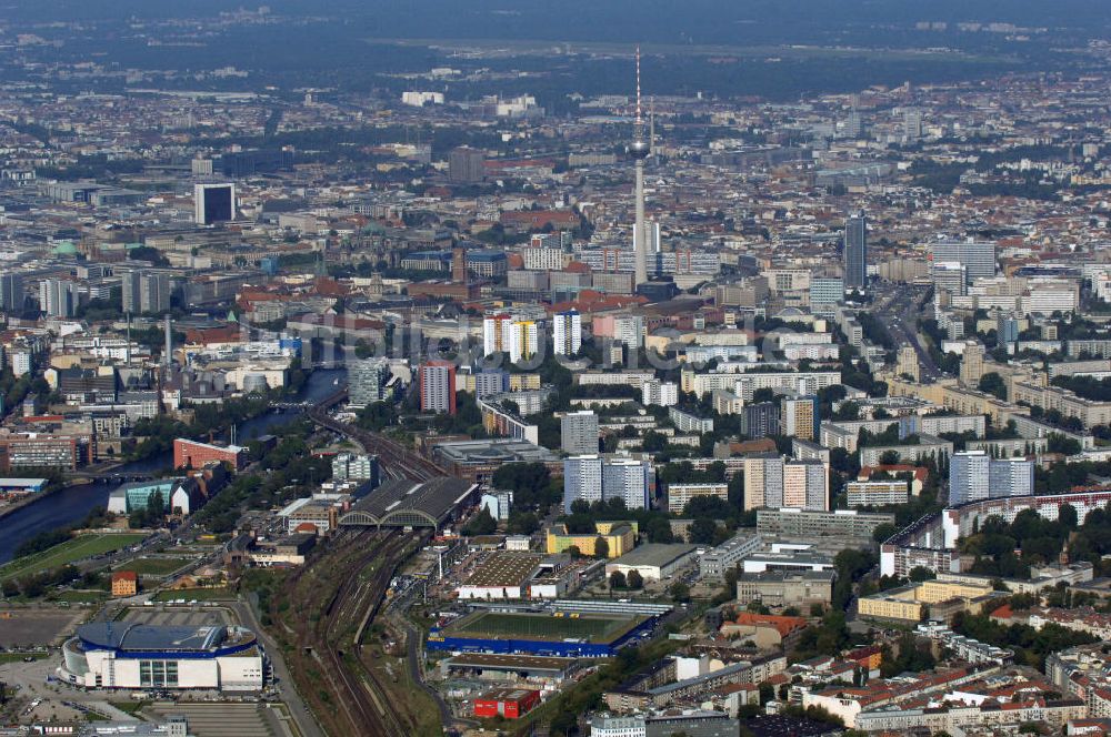 Luftbild Berlin Friedrichshain / Mitte - Stadtansicht Berlin-Mitte / Friedrichshain mit dem Stadtzentrum Ost am Berliner Fernsehturm