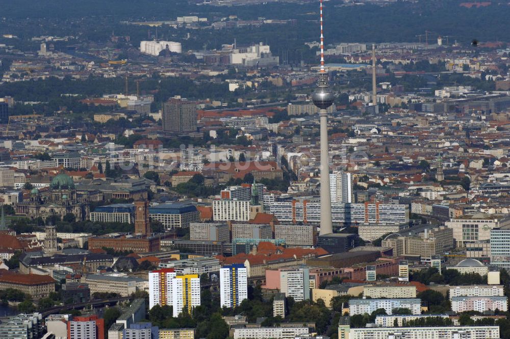 Berlin Friedrichshain / Mitte von oben - Stadtansicht Berlin-Mitte / Friedrichshain mit dem Stadtzentrum Ost am Berliner Fernsehturm