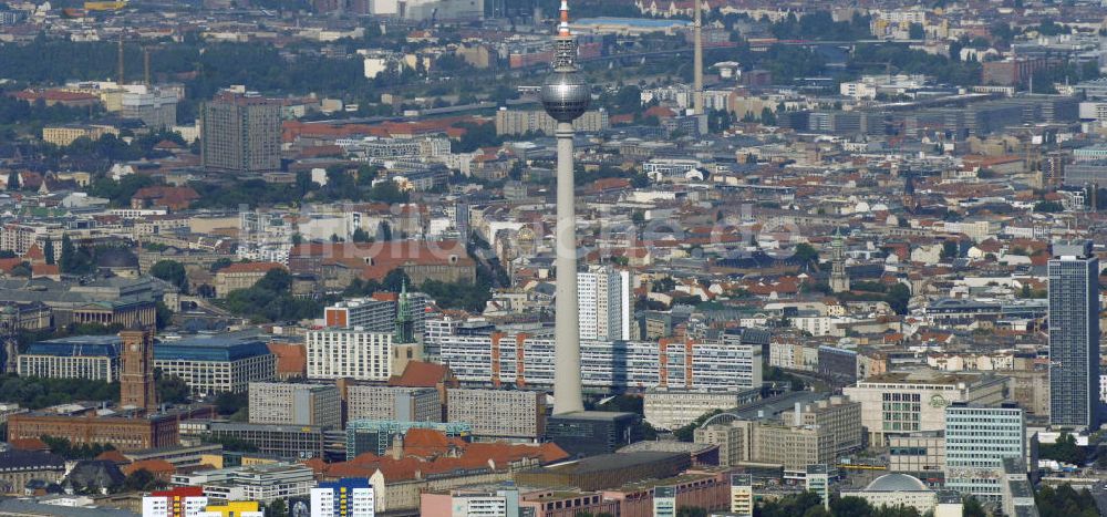 Berlin Friedrichshain / Mitte aus der Vogelperspektive: Stadtansicht Berlin-Mitte / Friedrichshain mit dem Stadtzentrum Ost am Berliner Fernsehturm