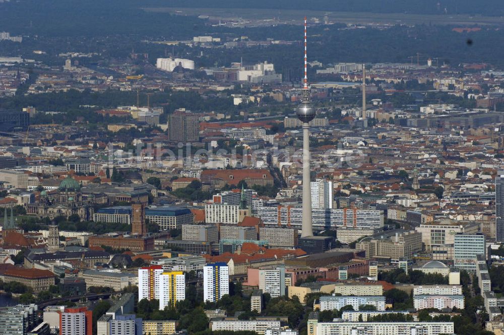 Luftbild Berlin Friedrichshain / Mitte - Stadtansicht Berlin-Mitte / Friedrichshain mit dem Stadtzentrum Ost am Berliner Fernsehturm