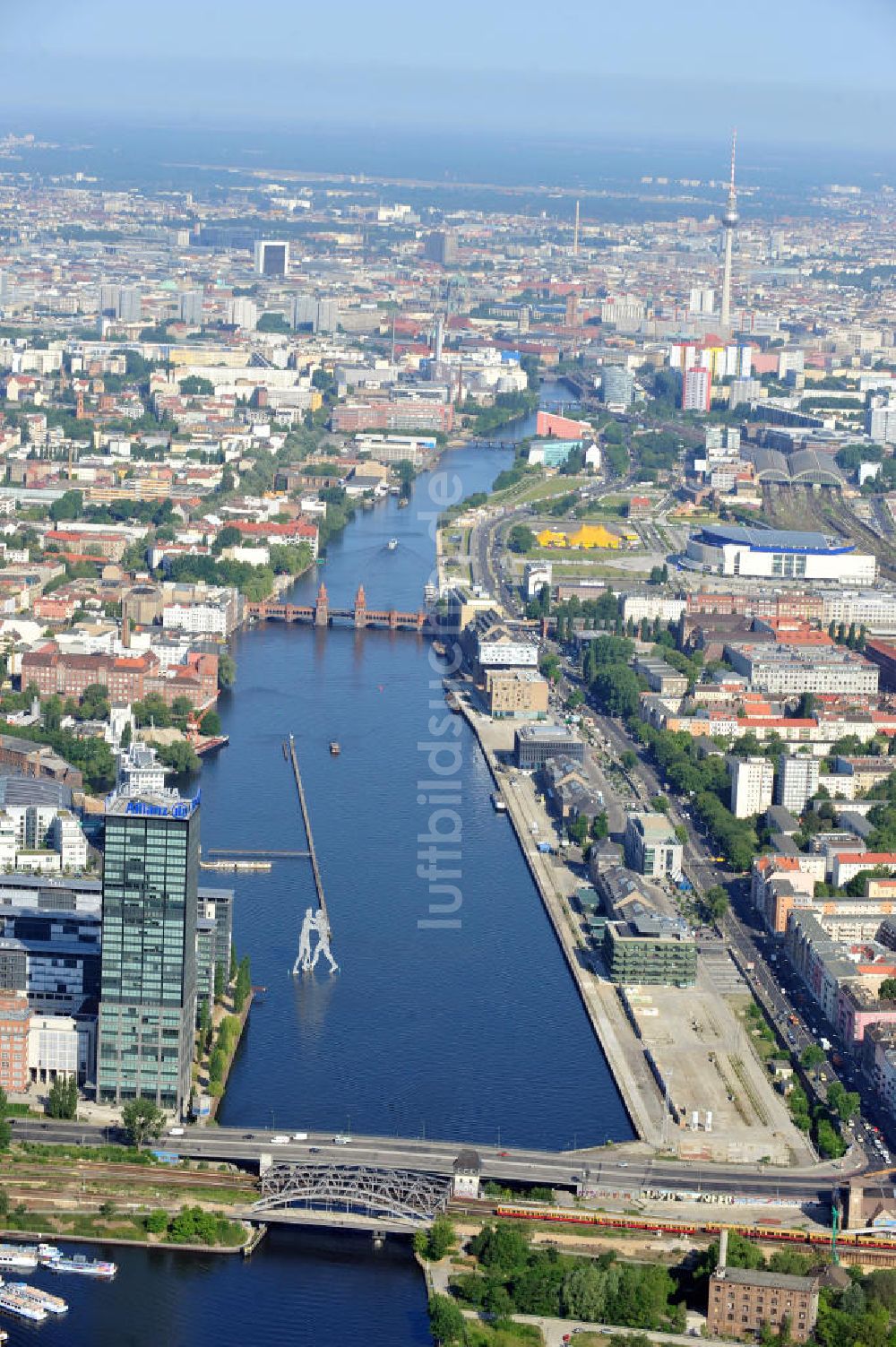 Berlin Friedrichshain von oben - Stadtansicht Berlin mit Spree zwischen Trepto und Friedrichshain-Kreuzberg