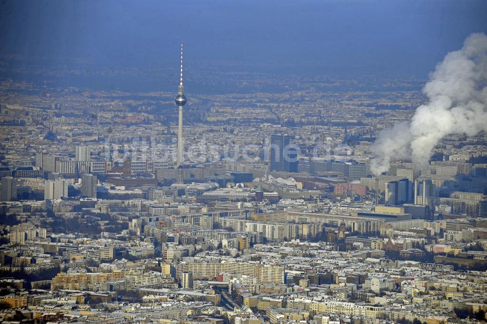 Berlin aus der Vogelperspektive: Stadtansicht Berlin im Winter