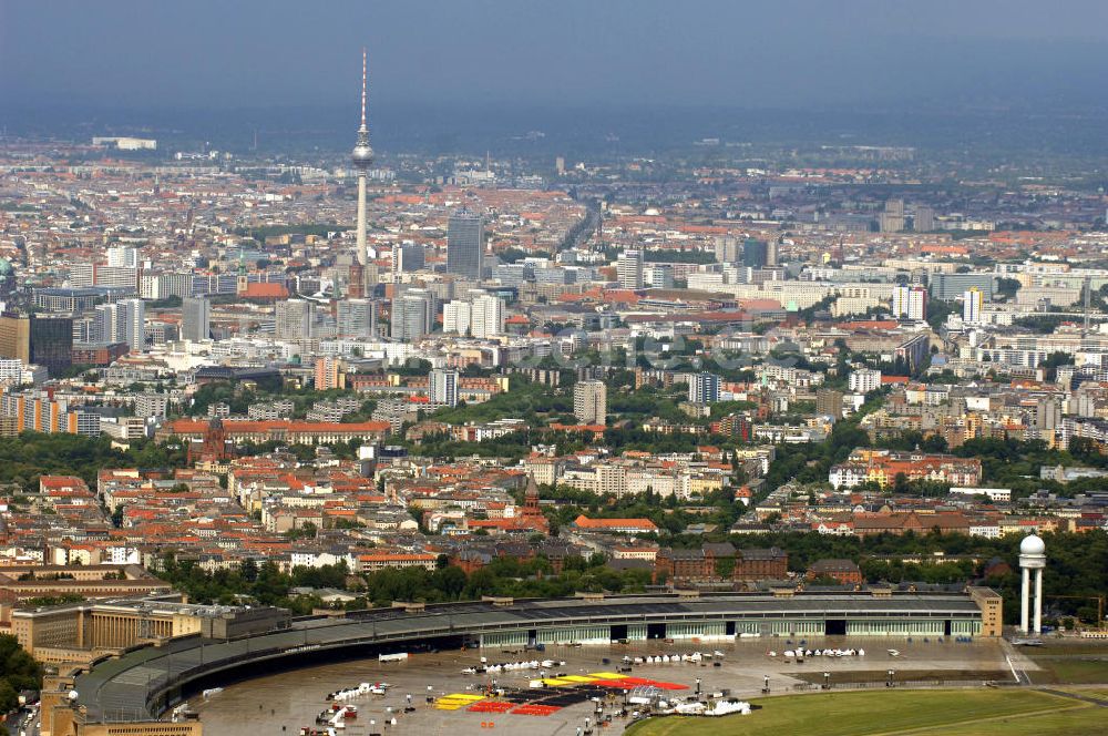 Berlin aus der Vogelperspektive: Stadtansicht der Berliner Bezirke Tempelhof und Mitte