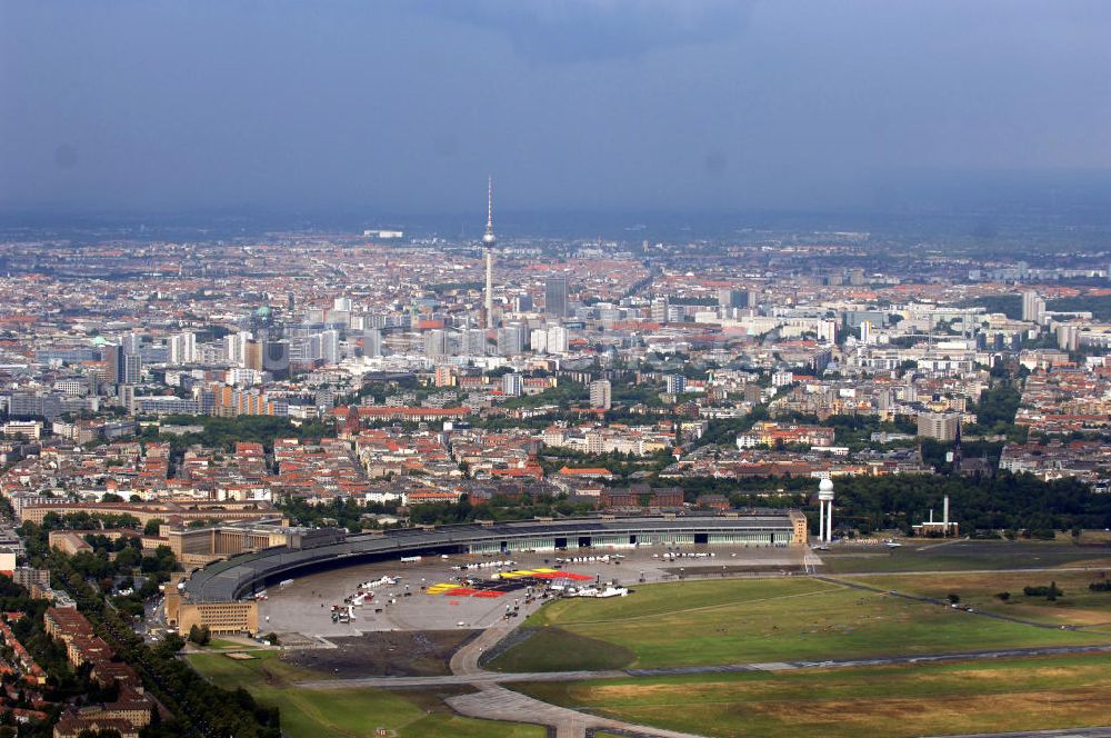 Luftbild Berlin - Stadtansicht der Berliner Bezirke Tempelhof und Mitte