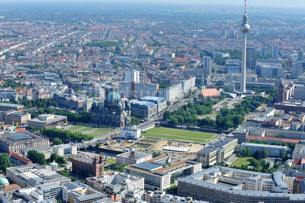 Luftaufnahme Berlin Mitte Stadtansicht Vom Berliner Zentrum Mit Der Umgestaltung Und Bauvorbereitungen Am Schlossplatz In Berlin