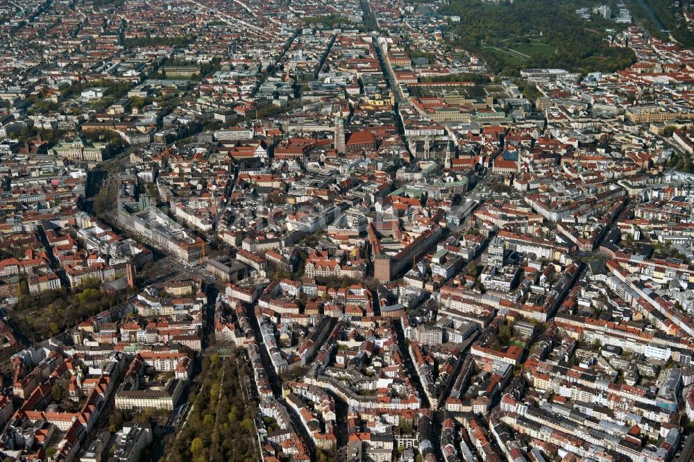 München von oben - Stadtansicht mit Blick auf die Altstadt im Stadtgebiet in München im Bundesland Bayern, Deutschland