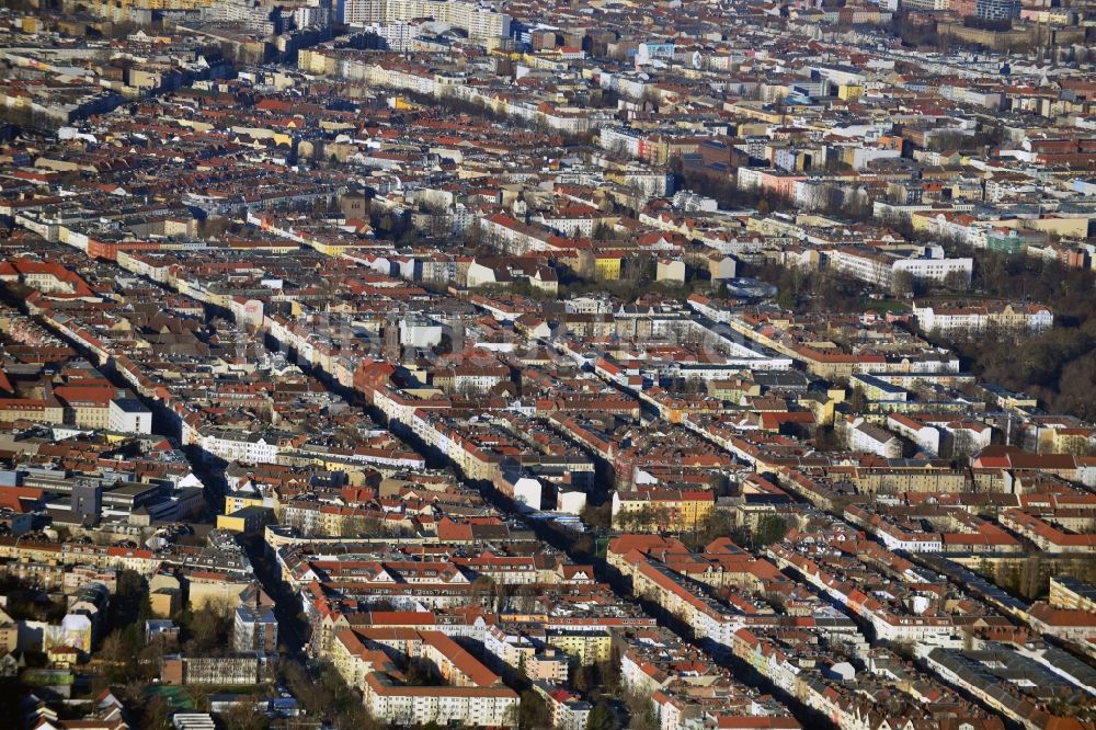 Berlin von oben - Stadtansicht mit Blick über den Stadtteil Neukölln entlang der Sonnenallee und Karl-Marx-Straße in Berlin