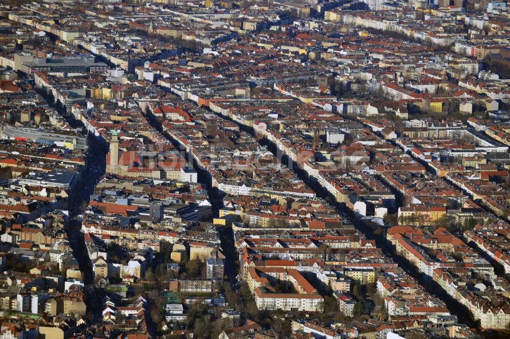 Berlin aus der Vogelperspektive: Stadtansicht mit Blick über den Stadtteil Neukölln entlang der Sonnenallee und Karl-Marx-Straße in Berlin