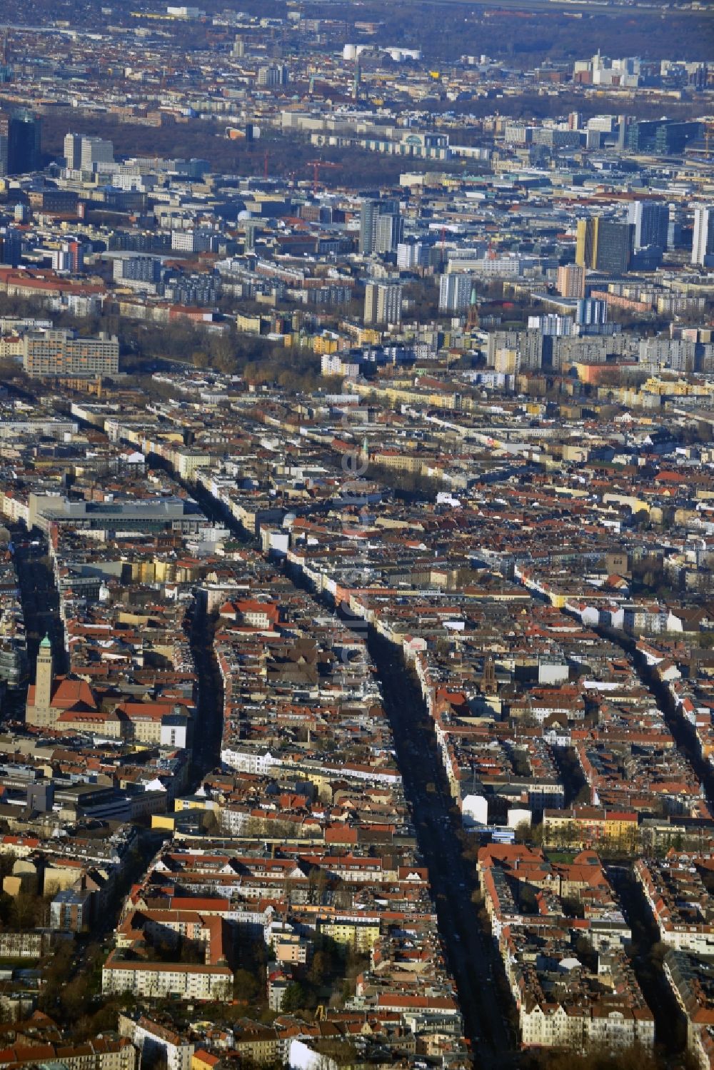 Berlin von oben - Stadtansicht mit Blick über den Stadtteil Neukölln entlang der Sonnenallee und Karl-Marx-Straße in Berlin