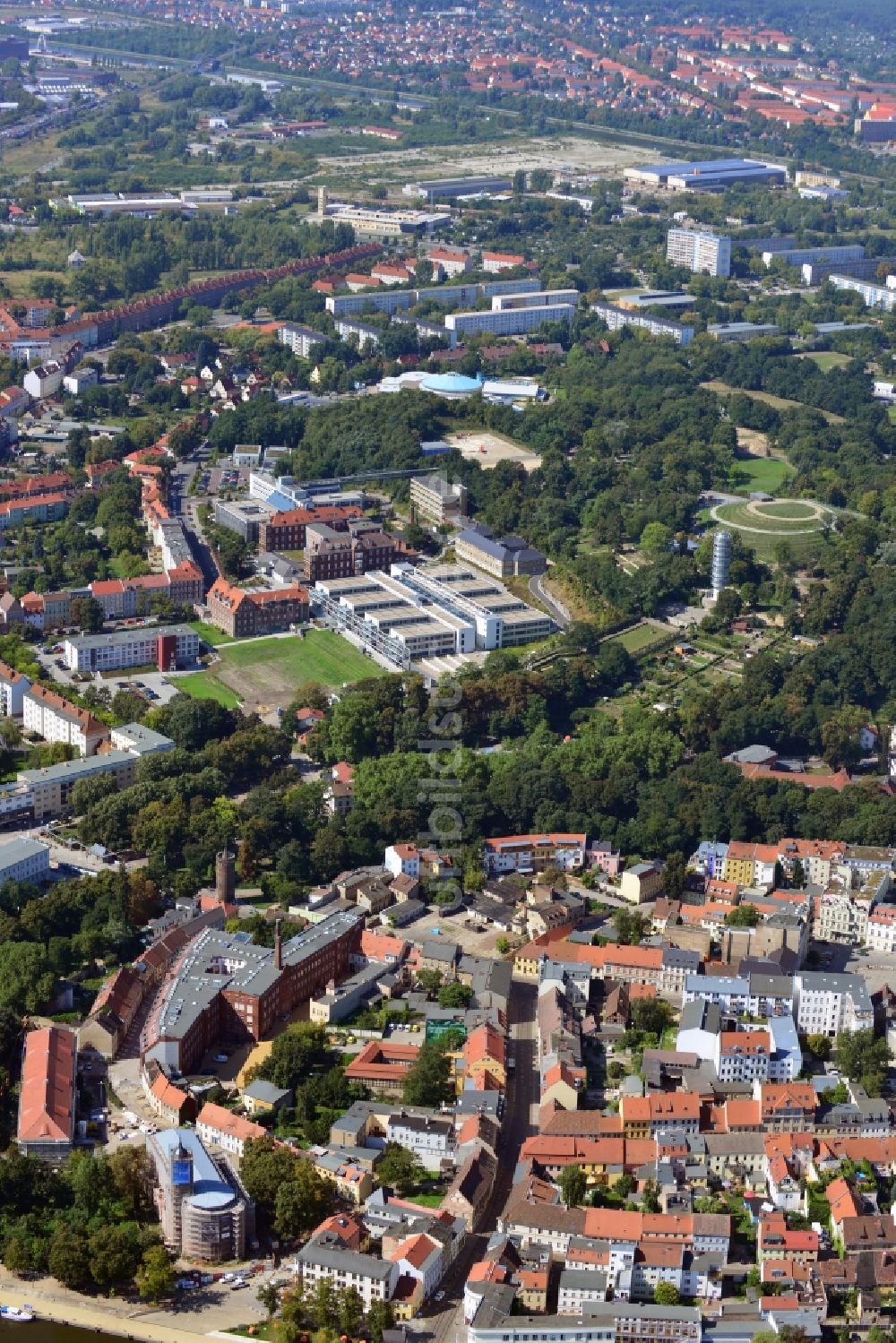 Luftbild Brandenburg an der Havel - Stadtansicht mit Blick auf das Gesundheitsamt, das Gebiet um den Humboldthain und den Marienberg in Brandenburg an der Havel in Brandenburg