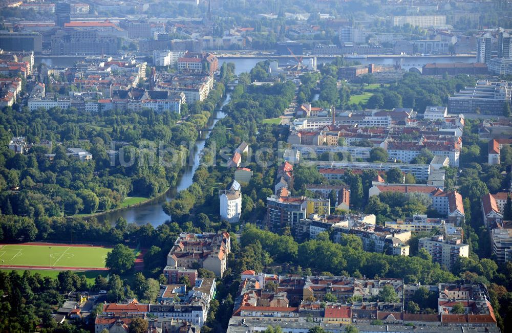 Luftaufnahme Berlin Kreuzberg - Stadtansicht mit Blick auf den Landwehrkanal in Berlin-Kreuzberg