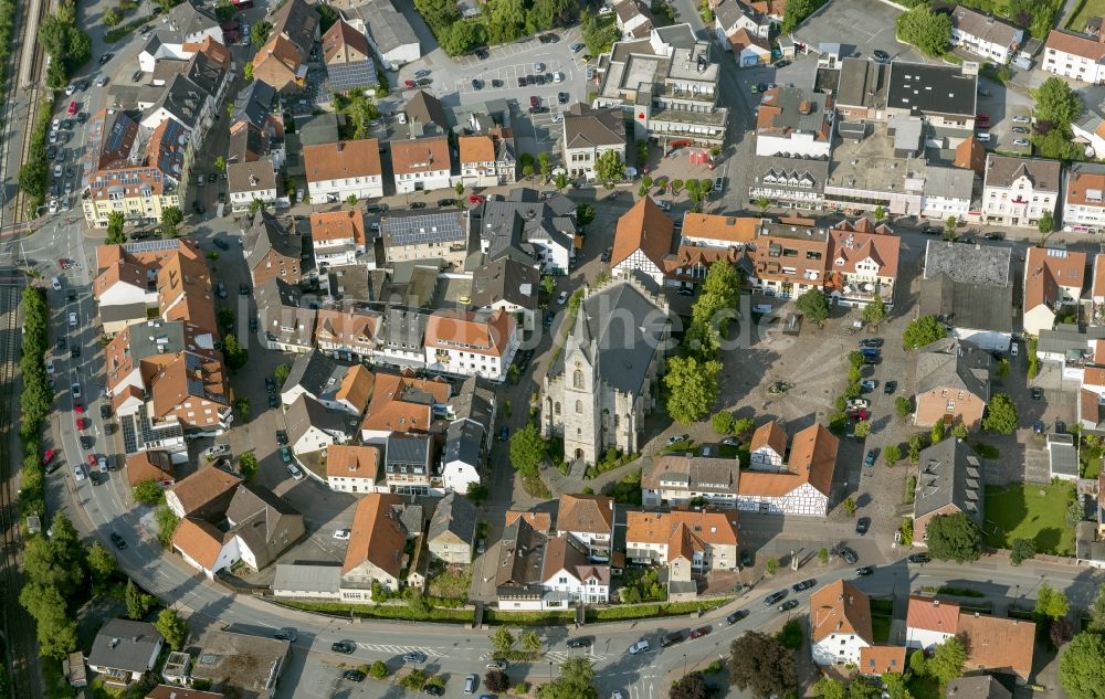 Luftaufnahme Marsberg - Stadtansicht mit Blick auf die St. Magnuskirche in Marsberg in Nordrhein-Westfalen 