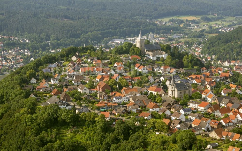 Luftbild Marsberg - Stadtansicht mit Blick auf die Nikolaikirche und Stiftskirche St. Petrus und Paulus in Marsberg in Nordrhein-Westfalen 