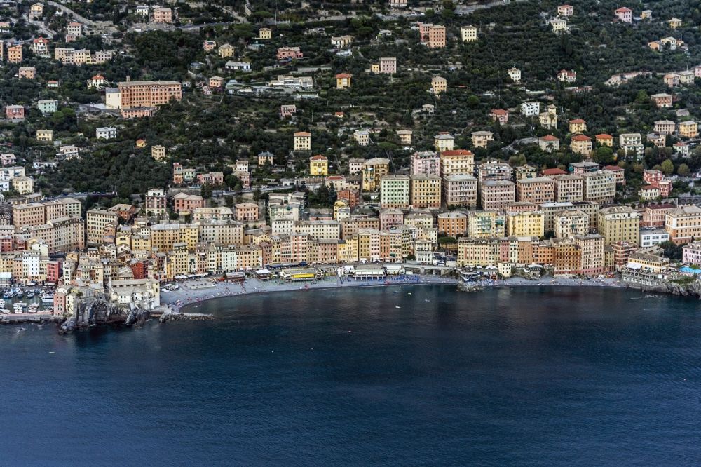 Camogli von oben - Stadtansicht von Camogli in der Provinz Genua in Italien