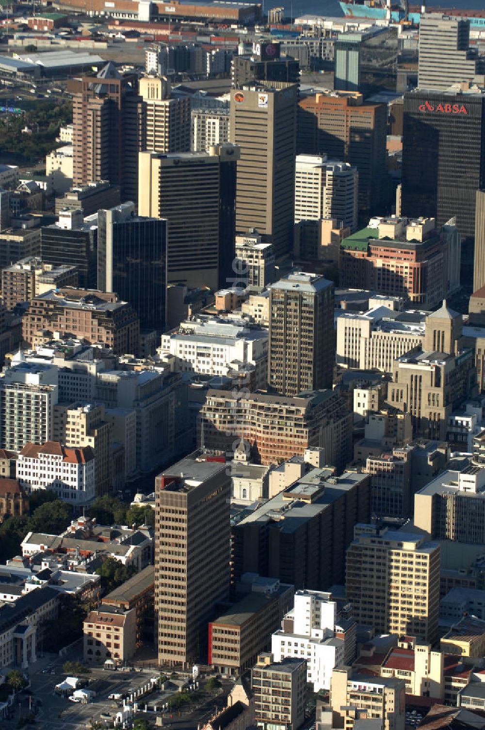 Kapstadt / Cap Town aus der Vogelperspektive: Stadtansicht / Cityscape Kapstadt / Cap Town in Südafrika / South Africa