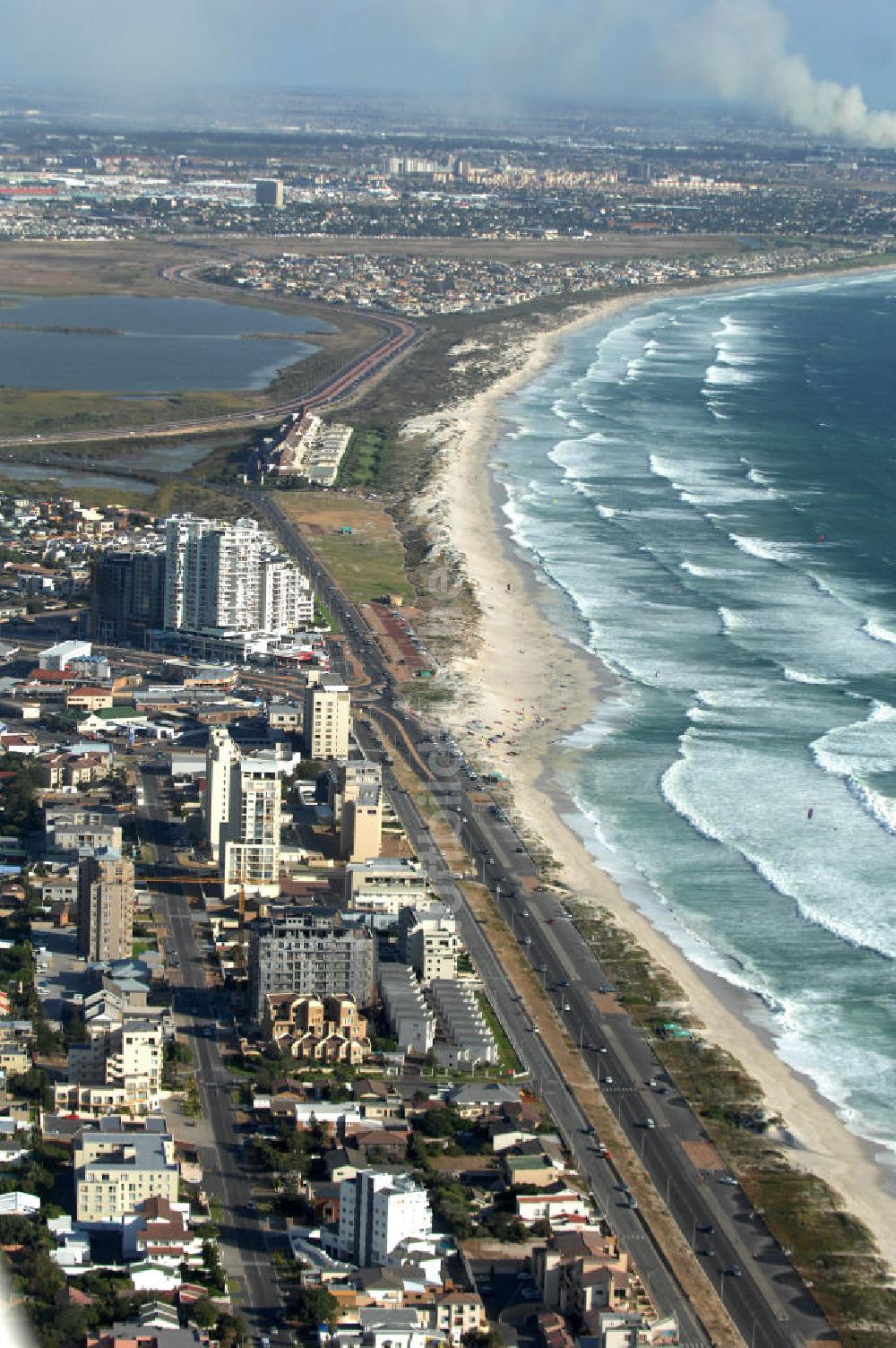 Kapstadt / Cap Town aus der Vogelperspektive: Stadtansicht / Cityscape Kapstadt / Cap Town in Südafrika / South Africa