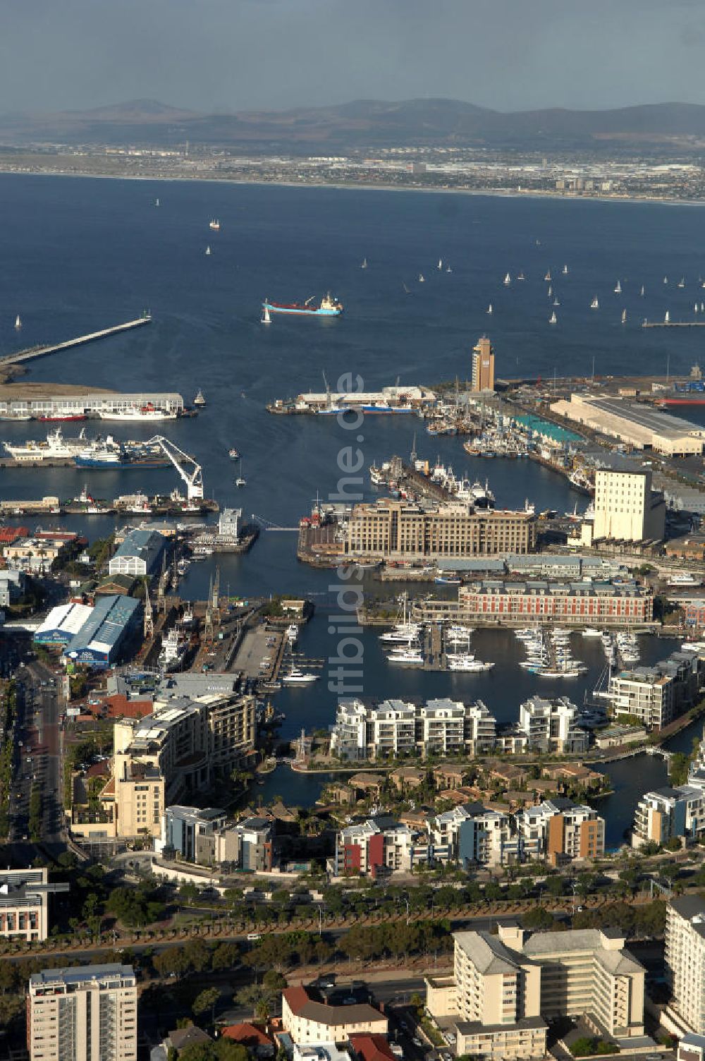 Kapstadt / Cap Town aus der Vogelperspektive: Stadtansicht / Cityscape Kapstadt / Cap Town in Südafrika / South Africa