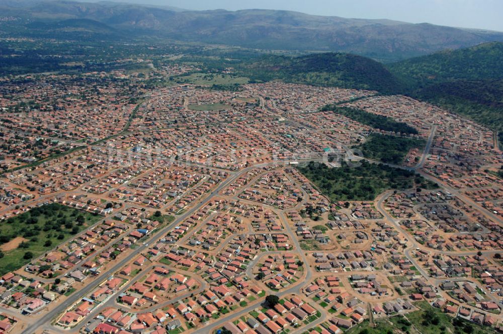 Luftaufnahme Rustenburg - Stadtansicht Cityscape von Rustenburg in Südafrika / South Africa