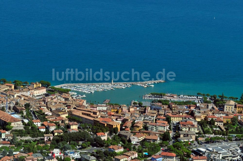 Luftbild Desenzano del Garda - Stadtansicht von Desenzano del Garda in der Provinz Brescia in Italien