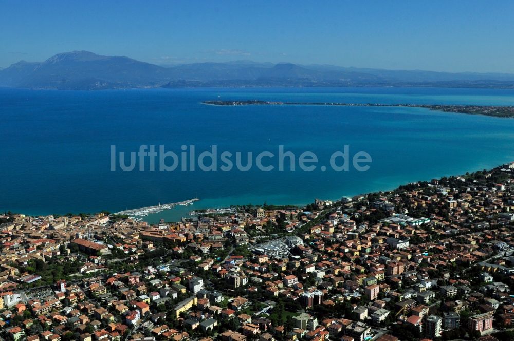 Luftaufnahme Desenzano del Garda - Stadtansicht von Desenzano del Garda in der Provinz Brescia in Italien