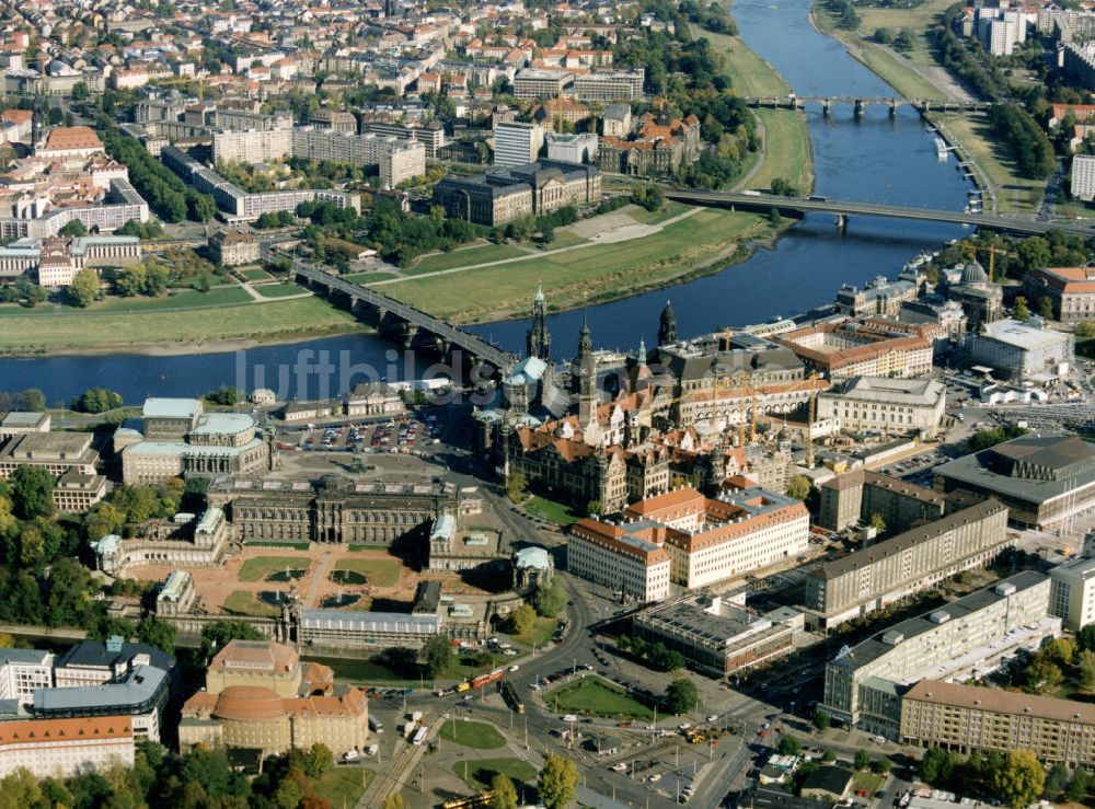 Dresden von oben - Stadtansicht Dresden am Ufer der Elbe