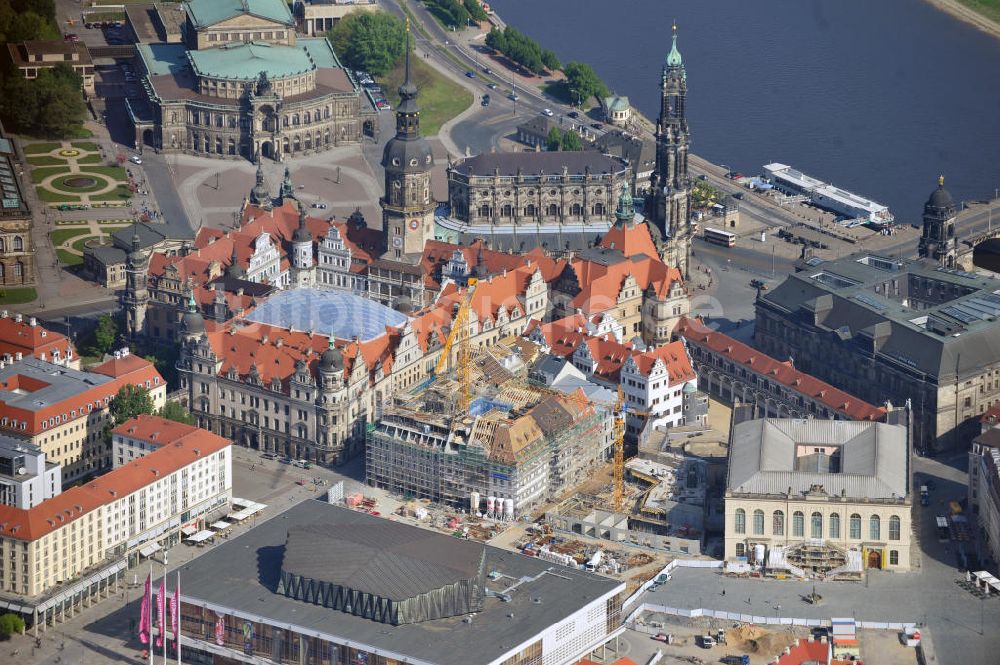 Luftbild Dresden - Stadtansicht auf die Dresdner Altstadt an der Katholischen Hofkirche