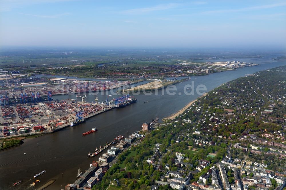 Hamburg von oben - Stadtansicht der Elbe von dem Fischmarkt richtung Finkenwerder in Hamburg