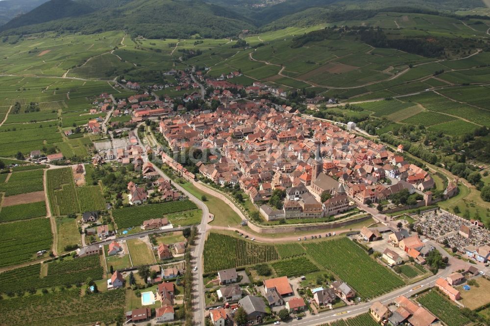 Bergheim von oben - Stadtansicht vom elsässischen Bergheim im Departement Haut-Rhin in Frankreich 