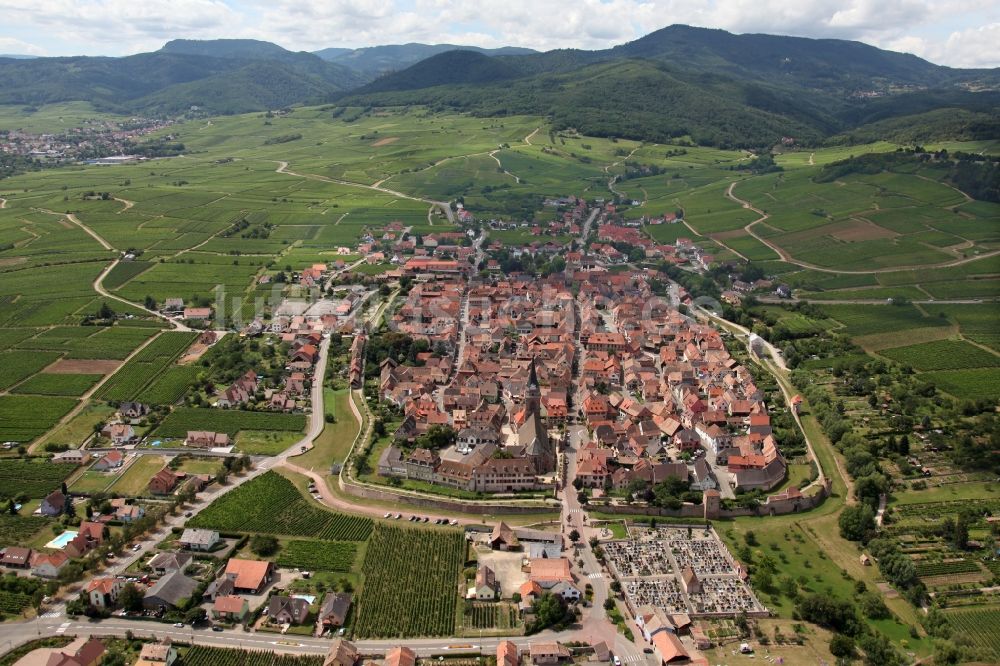 Bergheim aus der Vogelperspektive: Stadtansicht vom elsässischen Bergheim im Departement Haut-Rhin in Frankreich 