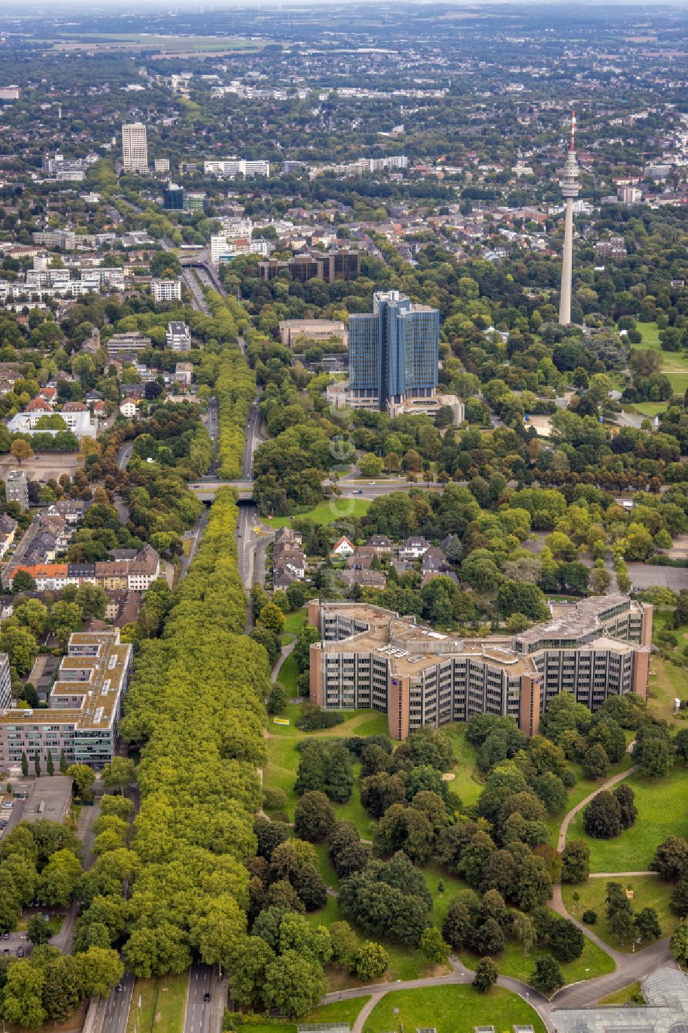 Luftbild Dortmund - Stadtansicht entlang des Rheinlanddamm in Dortmund im Bundesland Nordrhein-Westfalen, Deutschland