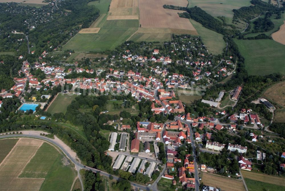 Luftaufnahme Erfurt - Stadtansicht von Erfurt Ortsteil Möbisburg mit Umgebung und Freibad in Thüringen