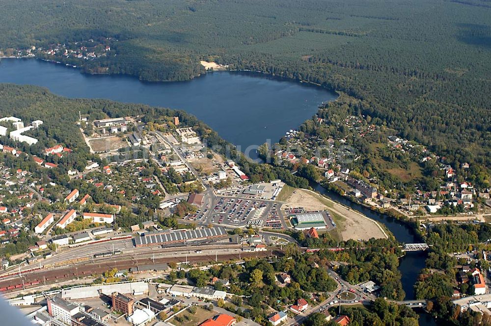 Erkner / Brandenburg aus der Vogelperspektive: Stadtansicht von Erkner Bahnhofssiedlung Flakensee 01.10.2003