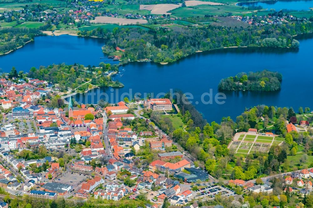 Luftbild Eutin - Stadtansicht Eutin mit dem Großen Eutiner See und der Fasaneninsel im Bundesland Schleswig-Holstein