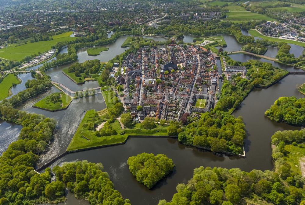 Luftaufnahme Naarden - Stadtansicht der Festungsstadt Naarden in Nordholland in den Niederlanden