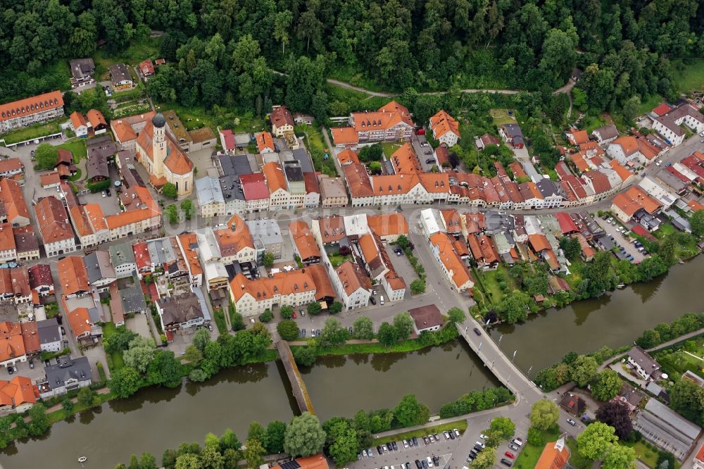 Luftbild Wolfratshausen - Stadtansicht der Flößerstadt Wolfratshausen mit Isar- Brücken im Bundesland Bayern, Deutschland