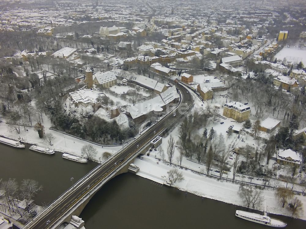 Halle (Saale) aus der Vogelperspektive: Stadtansicht vom Flußverlauf der Saale an der Krollwitzbrücke in Halle (Saale) im Bundesland Sachsen-Anhalt