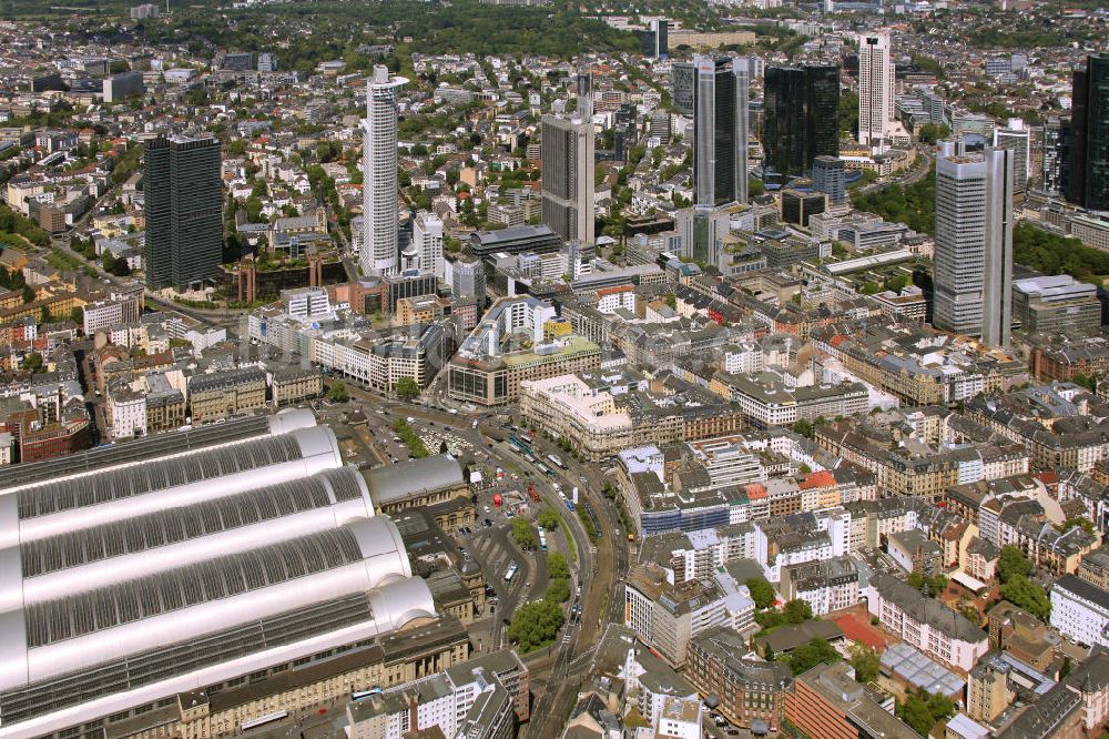 Frankfurt am Main aus der Vogelperspektive: Stadtansicht der Frankfurter Skyline