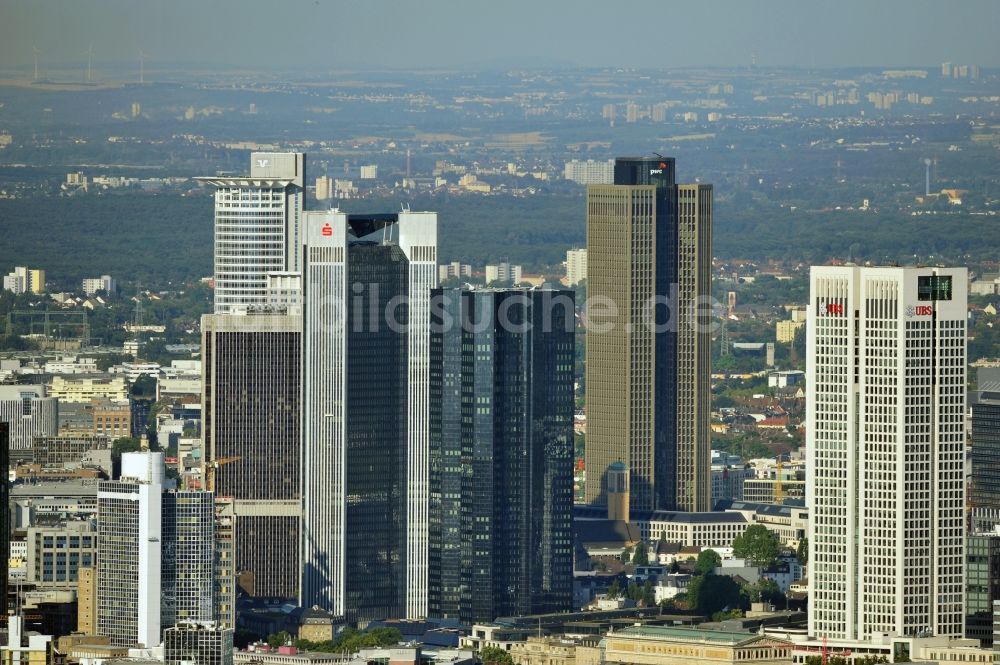 Frankfurt am Main aus der Vogelperspektive: Stadtansicht der Frankfurter Skyline am Main