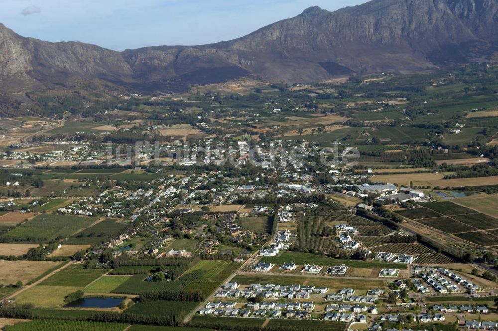 Luftaufnahme FRANSCHHOEK - Stadtansicht von Franschhoek in Südafrika