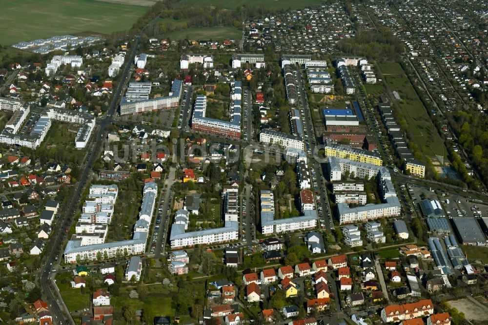 Berlin aus der Vogelperspektive: Stadtansicht in Französisch Buchholz rechts und links des Rosenthaler Weges im Stadtgebiet in Berlin, Deutschland