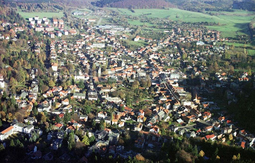 Luftaufnahme Friedrichroda / Thür. - Stadtansicht von Friedrichroda in Thüringen aus südlicher Richtung.