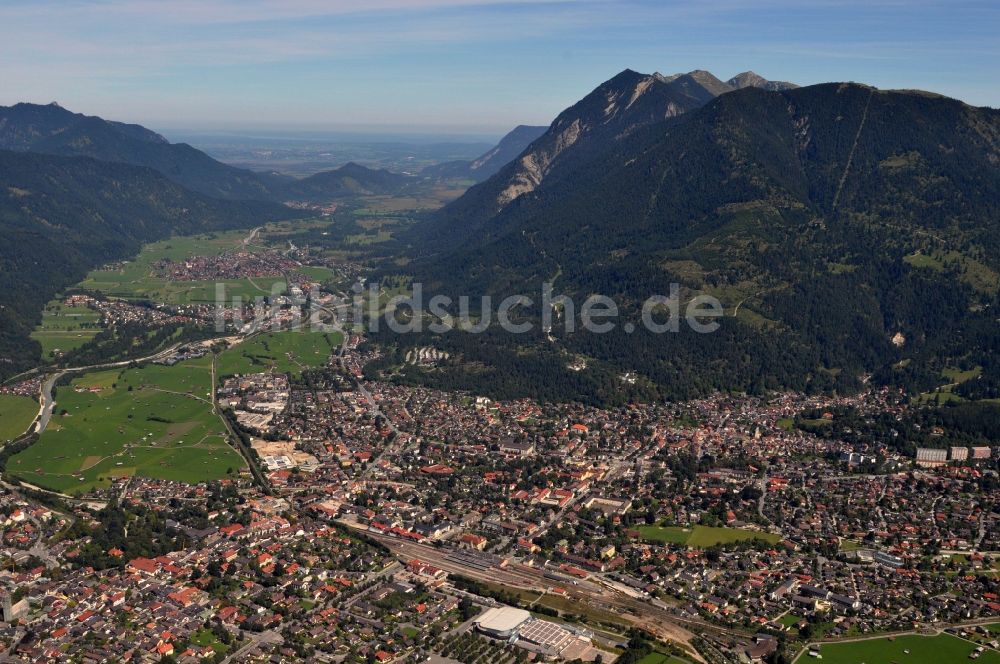 Luftaufnahme Garmisch-Partenkirchen - Stadtansicht von Garmisch-Partenkirchen in Bayern