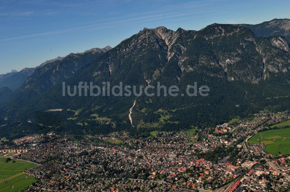 Luftaufnahme Garmisch-Partenkirchen - Stadtansicht von Garmisch-Partenkirchen in Bayern