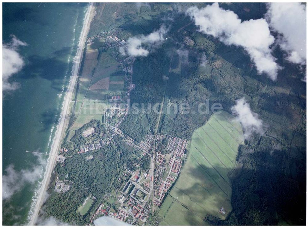 Graal-Müritz / Mecklenburg Vorpommern aus der Vogelperspektive: Stadtansicht von Graal-Müritz aus 7000ft Höhe mit dem Wohnneubaugebiet der HAWO KG / 27.09.02