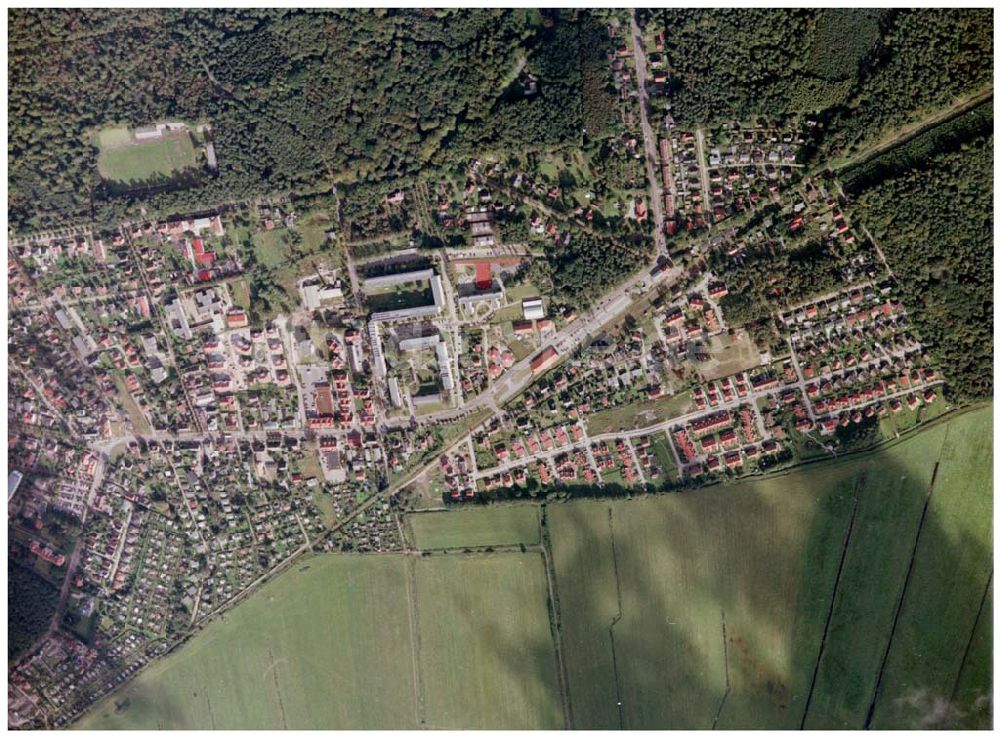 Luftbild Graal-Müritz / Mecklenburg Vorpommern - Stadtansicht von Graal-Müritz aus 7000ft Höhe mit dem Wohnneubaugebiet der HAWO KG / 27.09.02